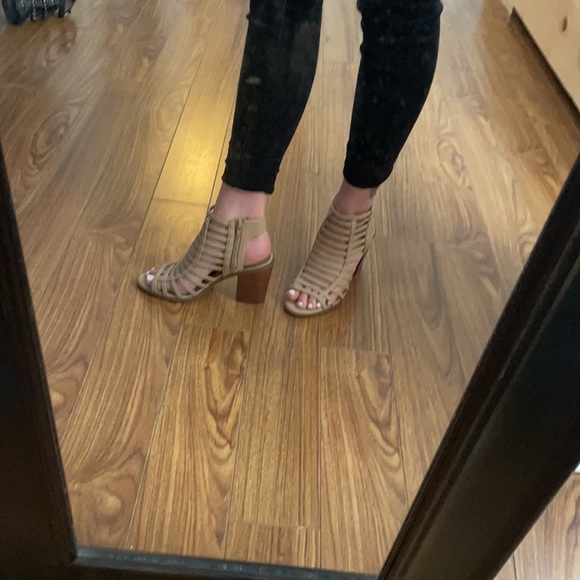 Tan heels - Picture 5 of 5